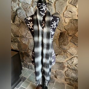 Old Navy Black & White Scarf